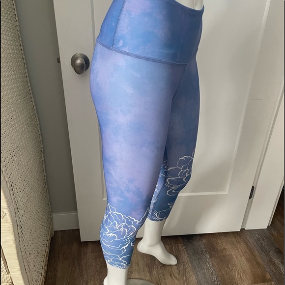 Inner Fire Crops - Picture 3 of 6